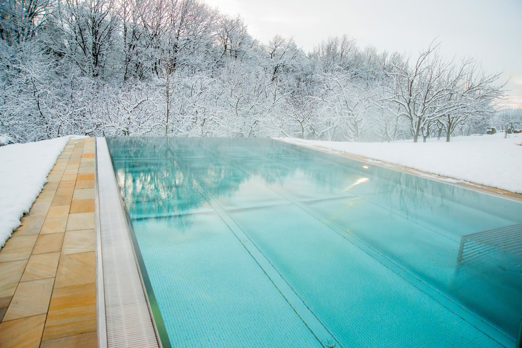 Pool_aussen_Winter_Retter_Bio_Hotel_Restaurant_Poellauberg_Steiermark