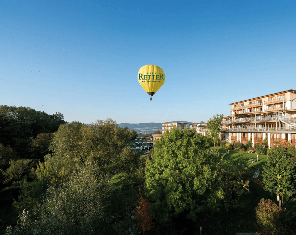 Ballon über dem Bio-Natur-Resort Retter Ausflugsziel vom Biohotel