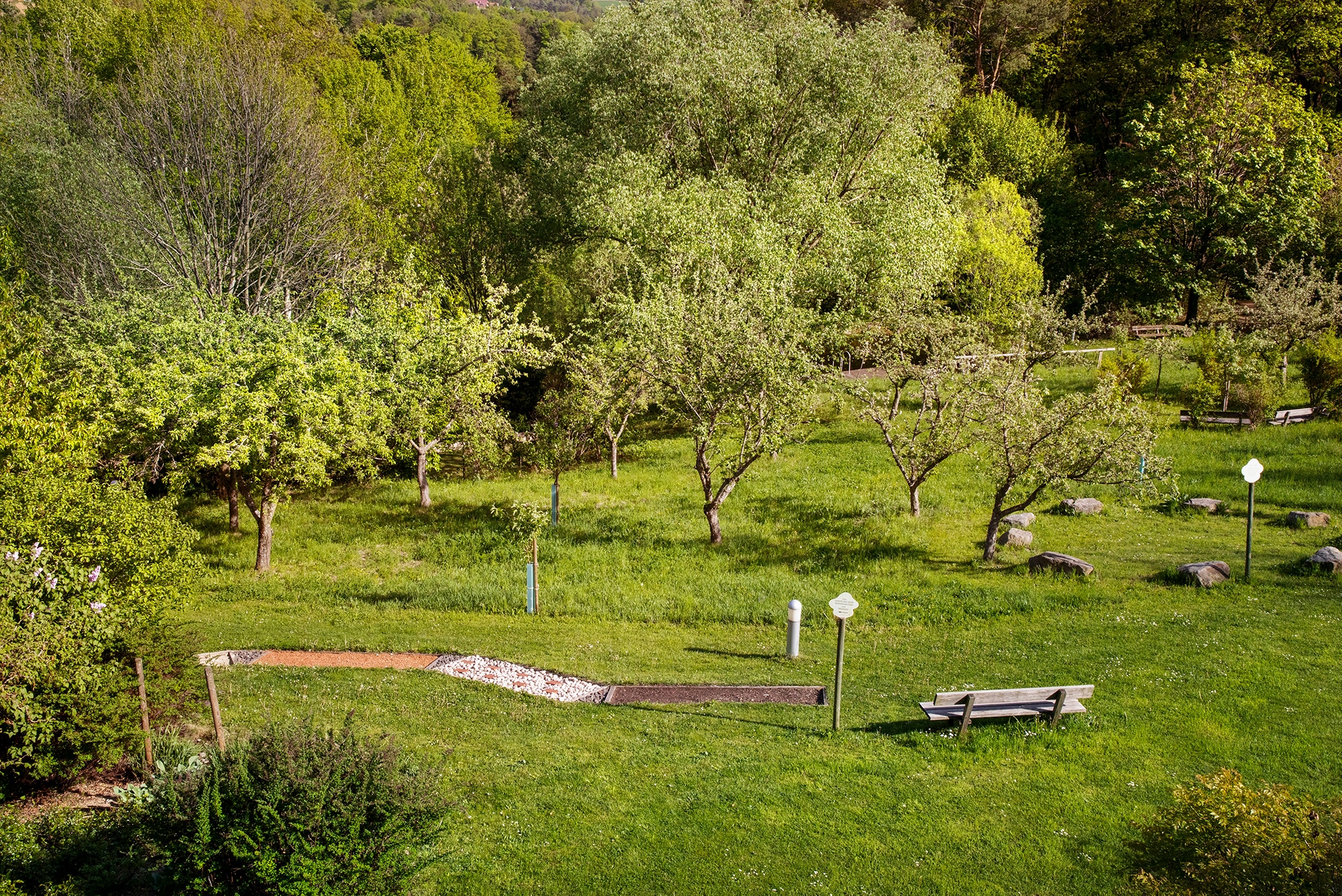Barfußweg im Garten der Sinne des Hotels Retter Bio-Natur-Resort