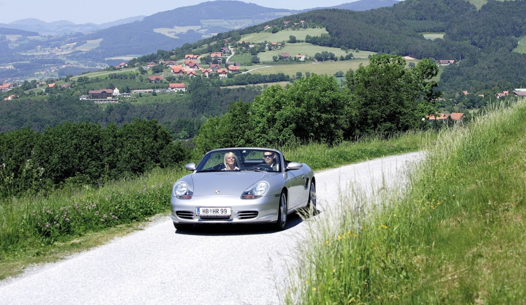 Mit dem Cabrio, Oldtimer oder Youngtimer die schönsten Touren der Steiermark erkunden.