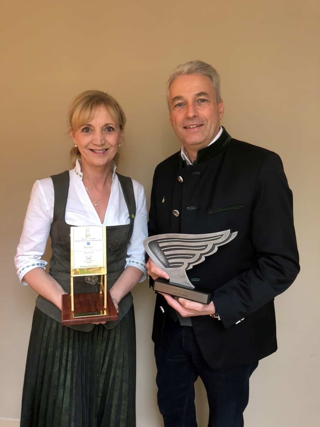 Ulli und Hermann Retter mit dem Goldenen Flipchart und dem ALC Award