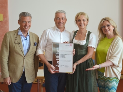 Zertifikatsverleihung_Leitbetriebe Austria-LBA-Urkunde-Award-2023