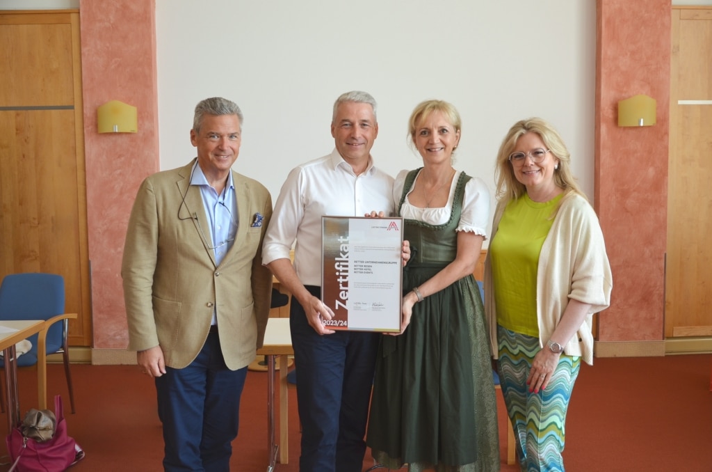 Zertifikatsverleihung_Leitbetriebe Austria-LBA-Urkunde-Award-2023_2