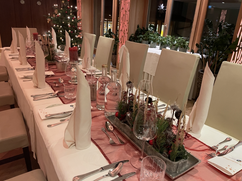 gedeckter Tisch Weihnachten Restaurant Apfel (16)